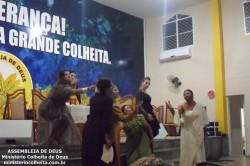 Peça da Companhia de Teatro Jeová Nissi na Colheita